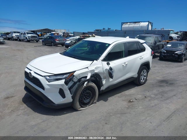 Toyota RAV4 LE 2024 JTMG1RFVXRD103807 Image 2