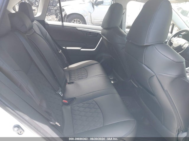 Toyota RAV4 LE 2024 JTMG1RFVXRD103807 Image 8