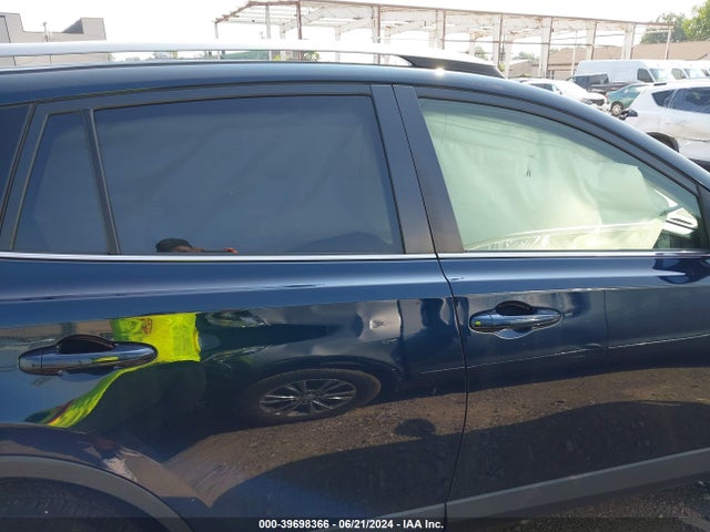 Toyota Rav4 Xle 2018 JTMRFREV7JD239294 Image 14