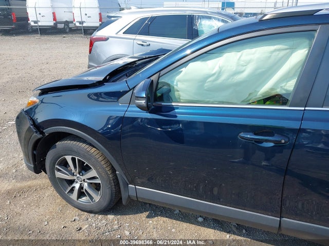 Toyota Rav4 Xle 2018 JTMRFREV7JD239294 Image 15