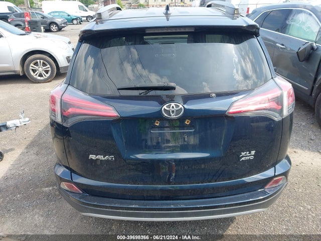 Toyota Rav4 Xle 2018 JTMRFREV7JD239294 Image 17