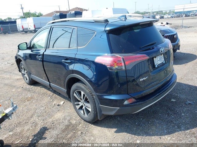 Toyota Rav4 Xle 2018 JTMRFREV7JD239294 Image 3