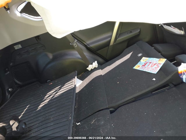 Toyota Rav4 Xle 2018 JTMRFREV7JD239294 Image 8