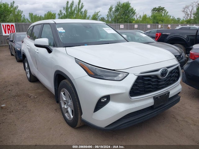 Toyota Highlander Le 2024 5TDKDRBH9RS537755 Image 1