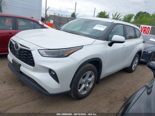Toyota Highlander Le 2024 5TDKDRBH9RS537755 Image 2