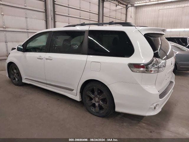 5TDXK3DC0FS686951 Toyota Sienna Se Premium 8 Passenger