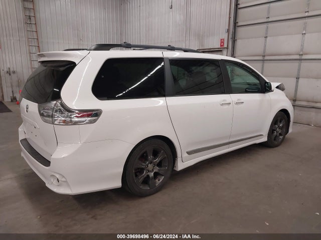 5TDXK3DC0FS686951 Toyota Sienna Se Premium 8 Passenger