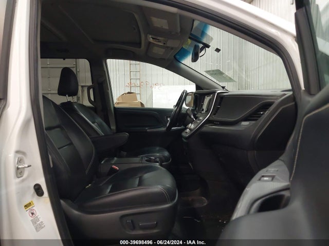 5TDXK3DC0FS686951 Toyota Sienna Se Premium 8 Passenger