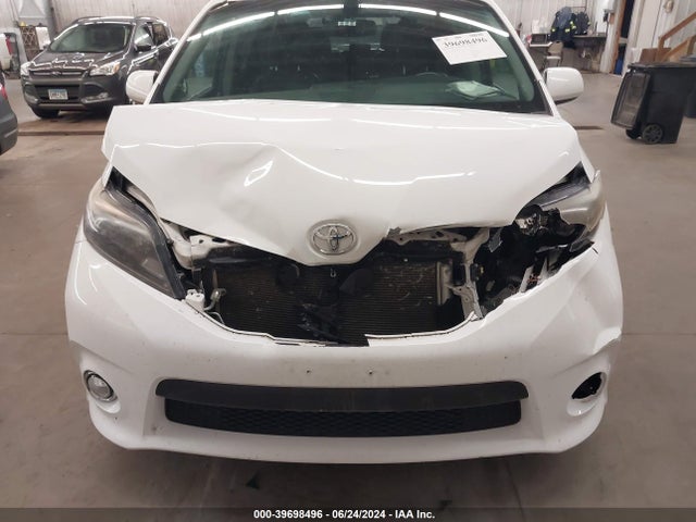 5TDXK3DC0FS686951 Toyota Sienna Se Premium 8 Passenger
