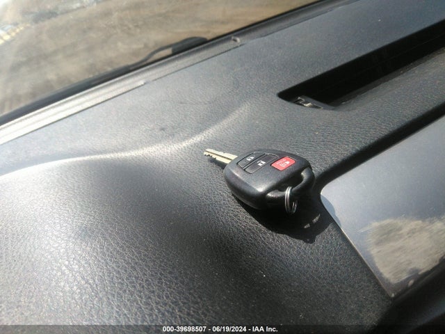 Toyota RAV4 LE 2016 JTMBFREV1GJ097584 Image 11
