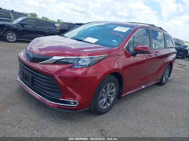 5TDYRKEC1RS184656 Toyota SIENNA XLE