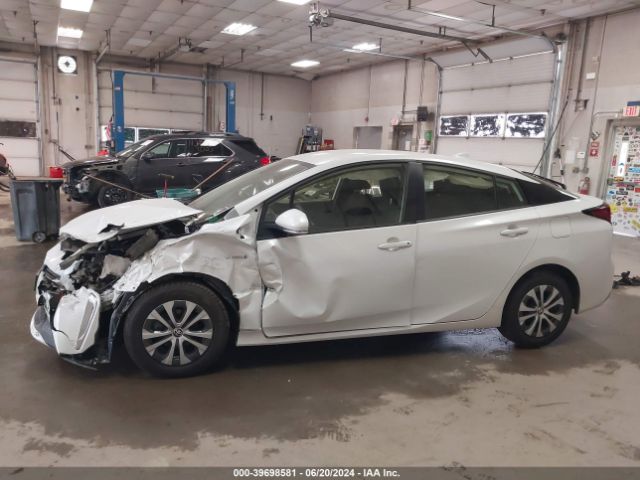 JTDL9MFU8M3029156 Toyota Prius Le Awd-e