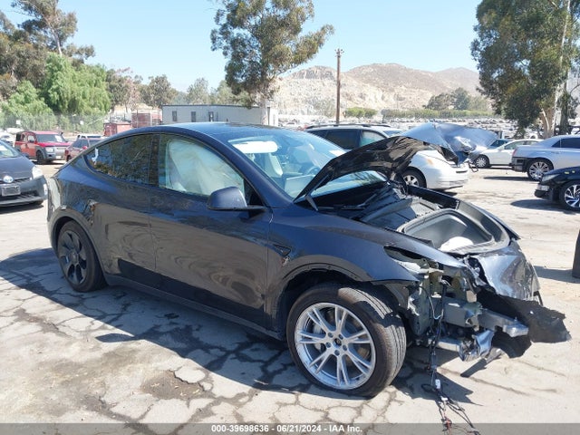 2024 TESLA MODEL Y 7SAYGAEE1RF991798 Photo 0