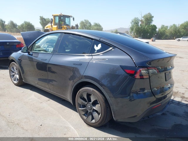2024 TESLA MODEL Y 7SAYGAEE1RF991798 Photo 2