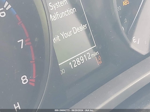 Toyota RAV4 LE 2017 JTMBFREV5HJ118373 Image 15