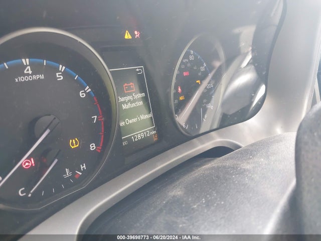 Toyota RAV4 LE 2017 JTMBFREV5HJ118373 Image 7