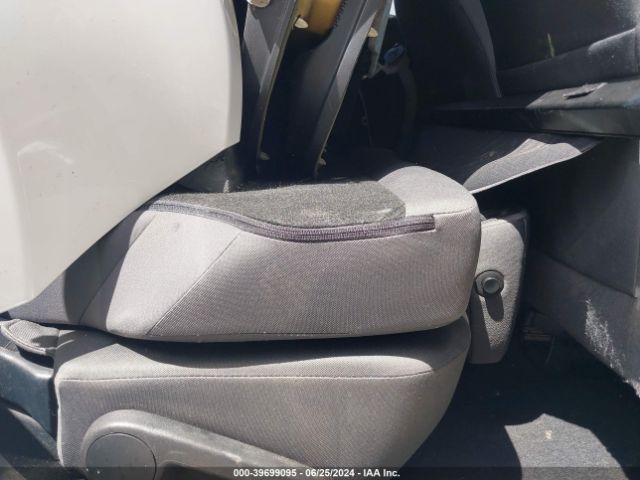 JTMZFREV4EJ004181 Toyota RAV4 LE