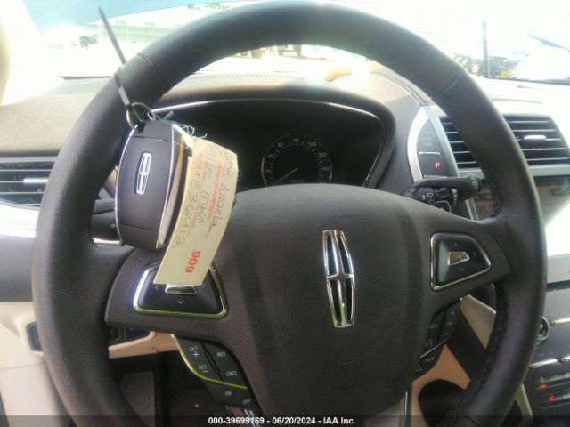 5LMCJ1C98KUL48790 Lincoln Mkc Standard