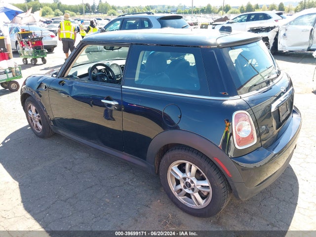 2012 MINI COOPER WMWSU3C59CT368800 Photo 2