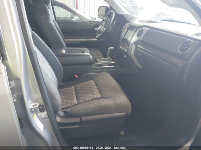 5TFUY5F1XJX743975 Toyota Tundra Sr5 5.7l V8