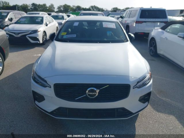 7JRL12FK6RG281810 Volvo S60 B5 Core Dark Theme