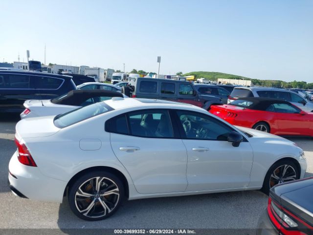 7JRL12FK6RG281810 Volvo S60 B5 Core Dark Theme