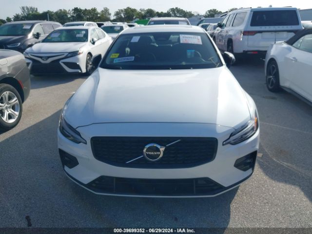 7JRL12FK6RG281810 Volvo S60 B5 Core Dark Theme