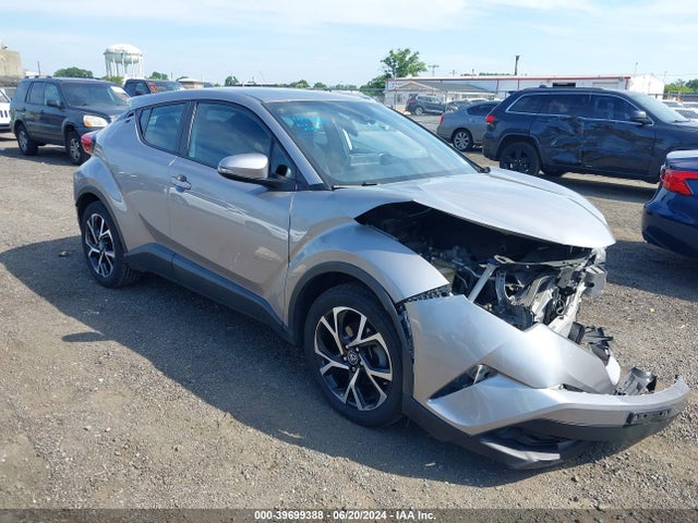 Toyota C-HR XLE 2019 NMTKHMBX8KR077345 главное изображение