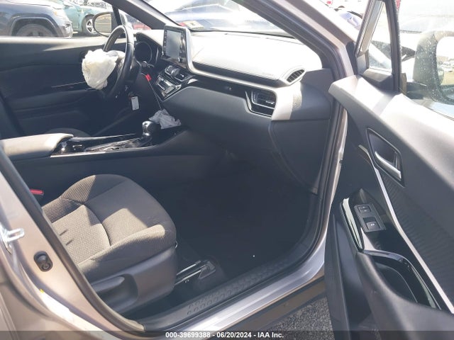 Toyota C-HR XLE 2019 NMTKHMBX8KR077345 Image 5