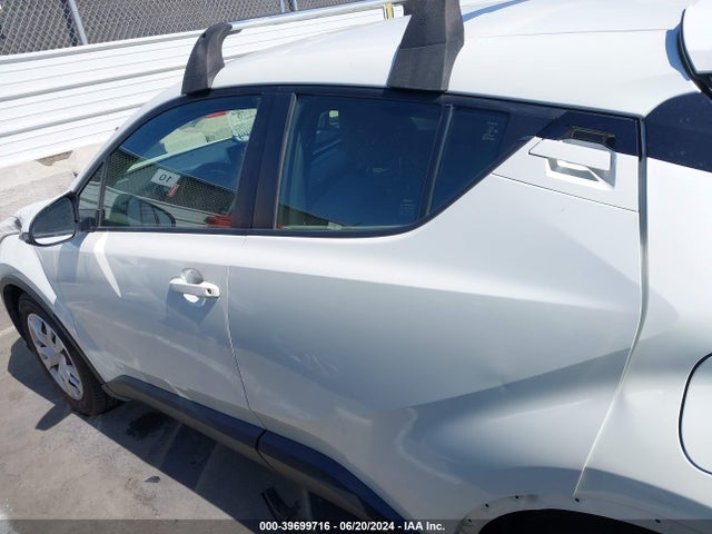 Toyota C-HR LE 2021 JTNKHMBX3M1112211 Image 14