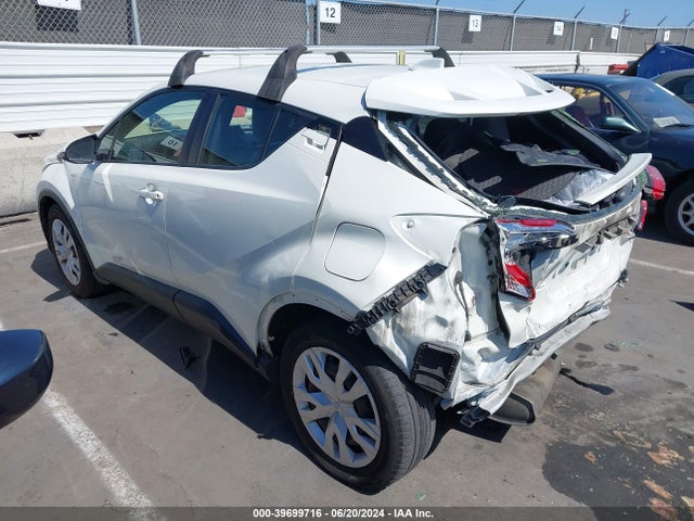 Toyota C-HR LE 2021 JTNKHMBX3M1112211 Image 3