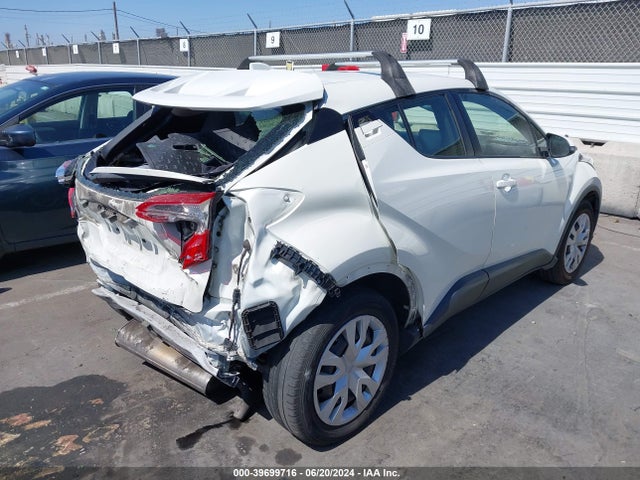 Toyota C-HR LE 2021 JTNKHMBX3M1112211 Image 4