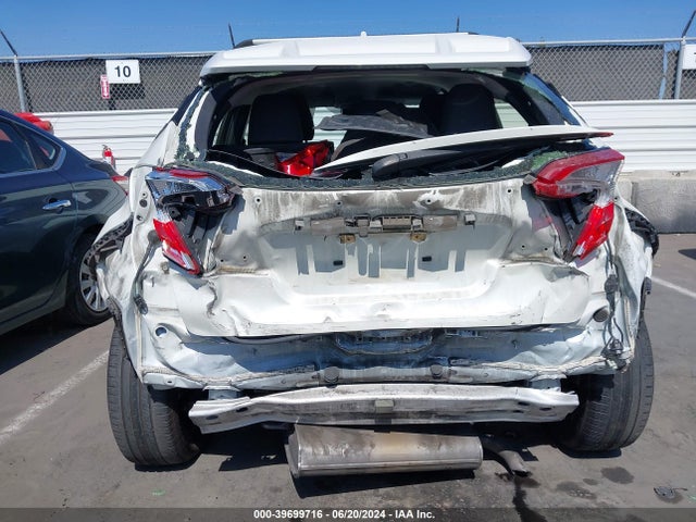 Toyota C-HR LE 2021 JTNKHMBX3M1112211 Image 6