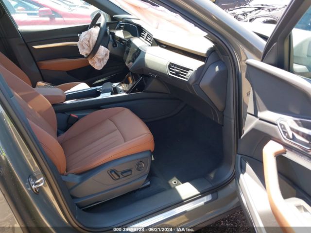 WA15AAGE4RB014425 Audi Q8