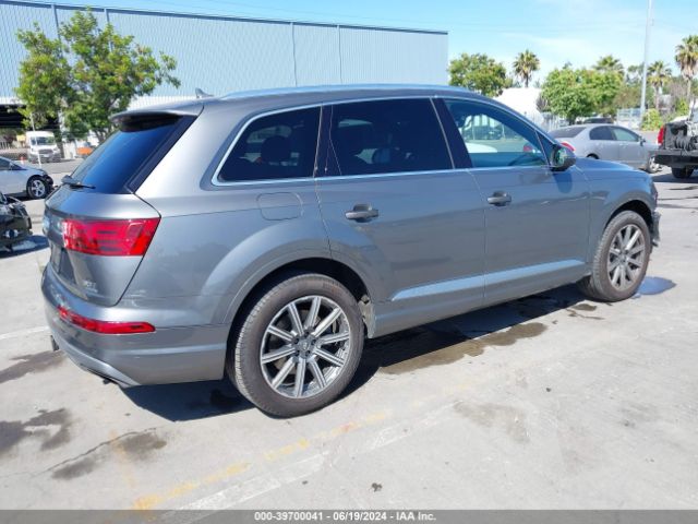 WA1LAAF76JD028278 Audi Q7 3.0t Premium