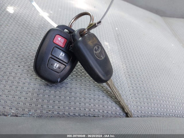 Toyota Rav4 Xle 2016 2T3WFREV1GW256896 Image 11