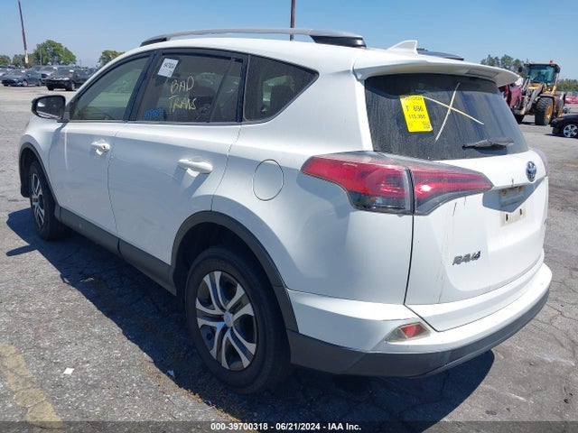 Toyota RAV4 LE 2016 JTMZFREV9GJ077369 Image 3