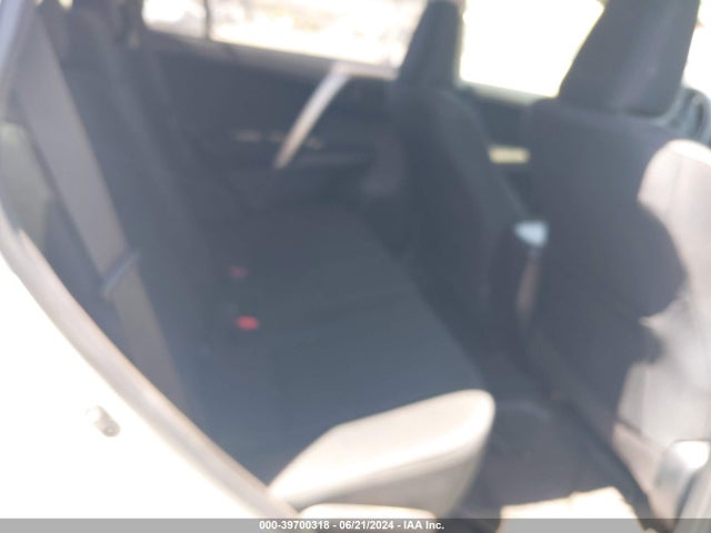Toyota RAV4 LE 2016 JTMZFREV9GJ077369 Image 8