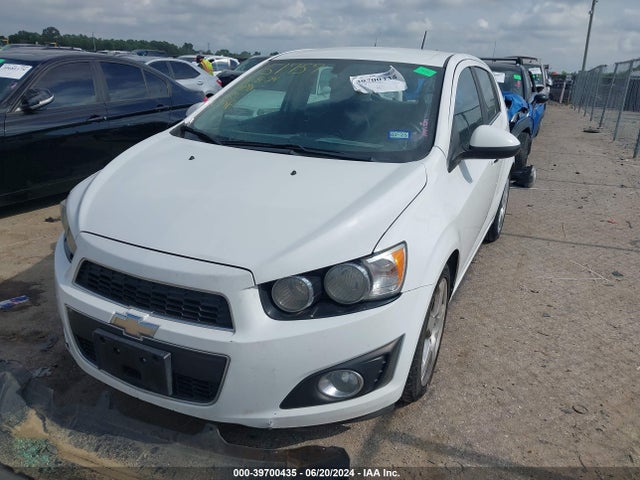 Chevrolet Sonic Ltz Auto 2015 1G1JE6SB6F4190517 Image 2