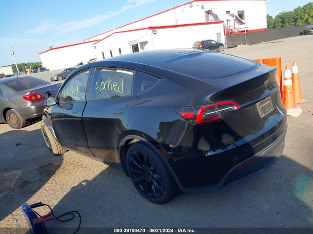 2023 TESLA MODEL Y 7SAYGAEE9PF862575 Photo 2