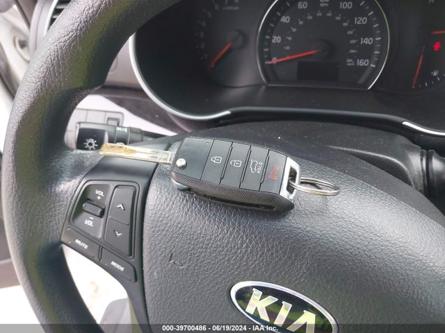 KIA Sorento Lx V6 2015 5XYKT4A74FG590659 Image 11