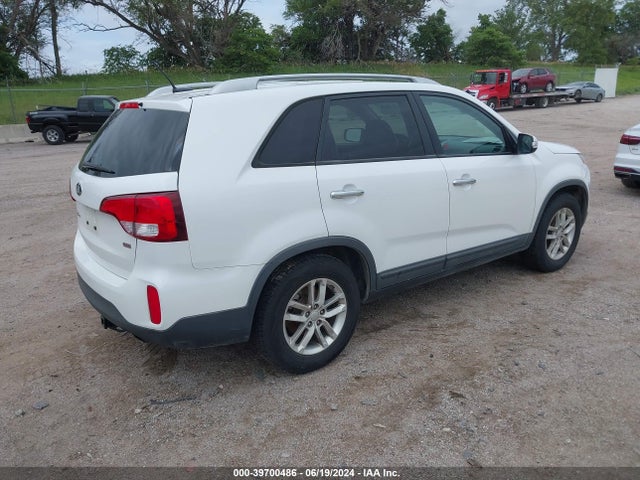 KIA Sorento Lx V6 2015 5XYKT4A74FG590659 Image 4