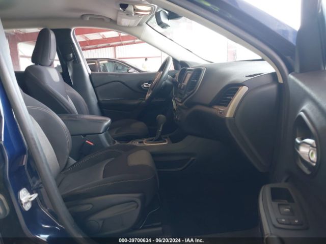 1C4PJLAB1FW517066 Jeep Cherokee Sport