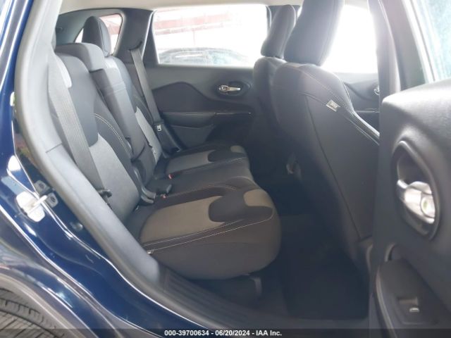 1C4PJLAB1FW517066 Jeep Cherokee Sport
