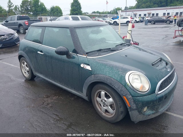 2010 MINI COOPER WMWMF3C55ATZ26237 Photo 0