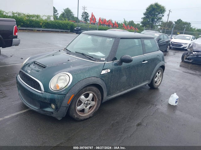 2010 MINI COOPER WMWMF3C55ATZ26237 Photo 1