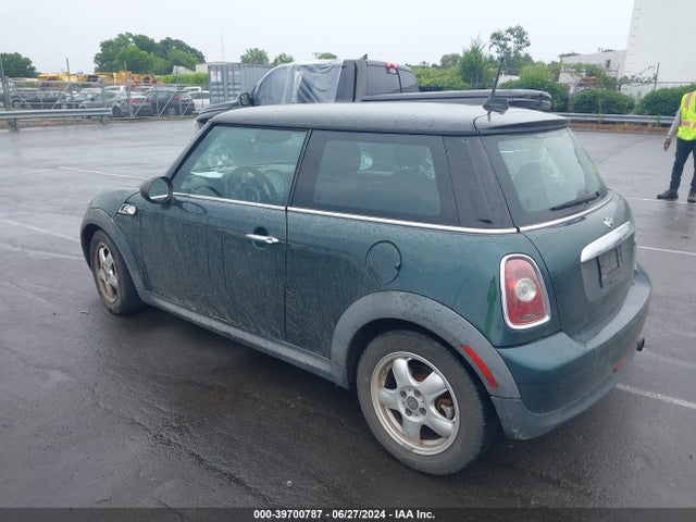 2010 MINI COOPER WMWMF3C55ATZ26237 Photo 2