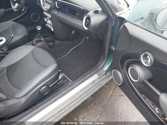 2010 MINI COOPER WMWMF3C55ATZ26237 Photo 4