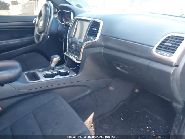 1C4RJEAG2HC784995 Jeep Grand Cherokee Laredo 4x2