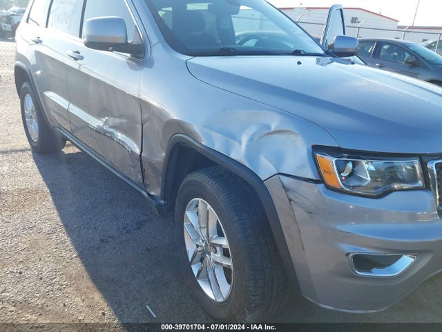 1C4RJEAG2HC784995 Jeep Grand Cherokee Laredo 4x2